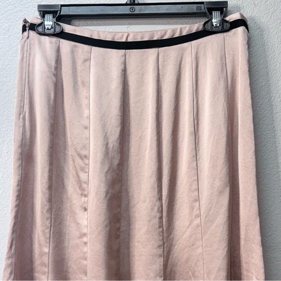 Express 100% Silk Blush Pink A-Line Midi Skirt Black Trim Bow Size 2 - Picture 4 of 10